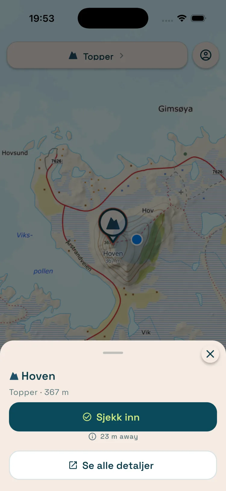 NordQuest-kart med Hoven valgt, en blå posisjonsmarkør nær toppen, 23 meter igjen og aktiv Sjekk inn-knapp