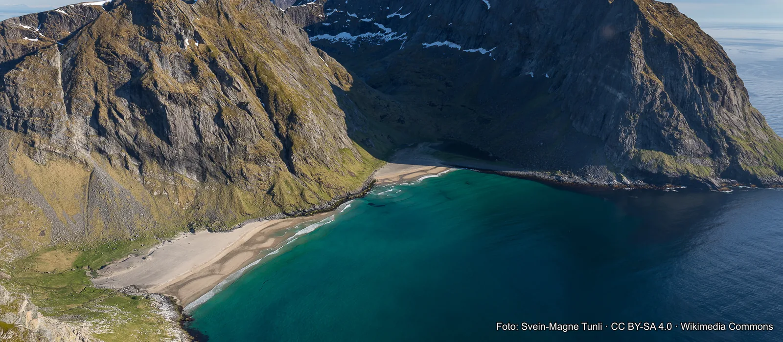 Forsidebilde for Lofoten på langs - ti topper